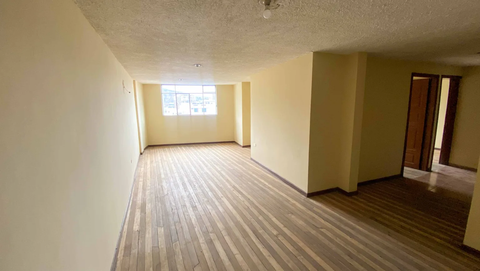 Departamento sector Plaza Urbina, Ambato
