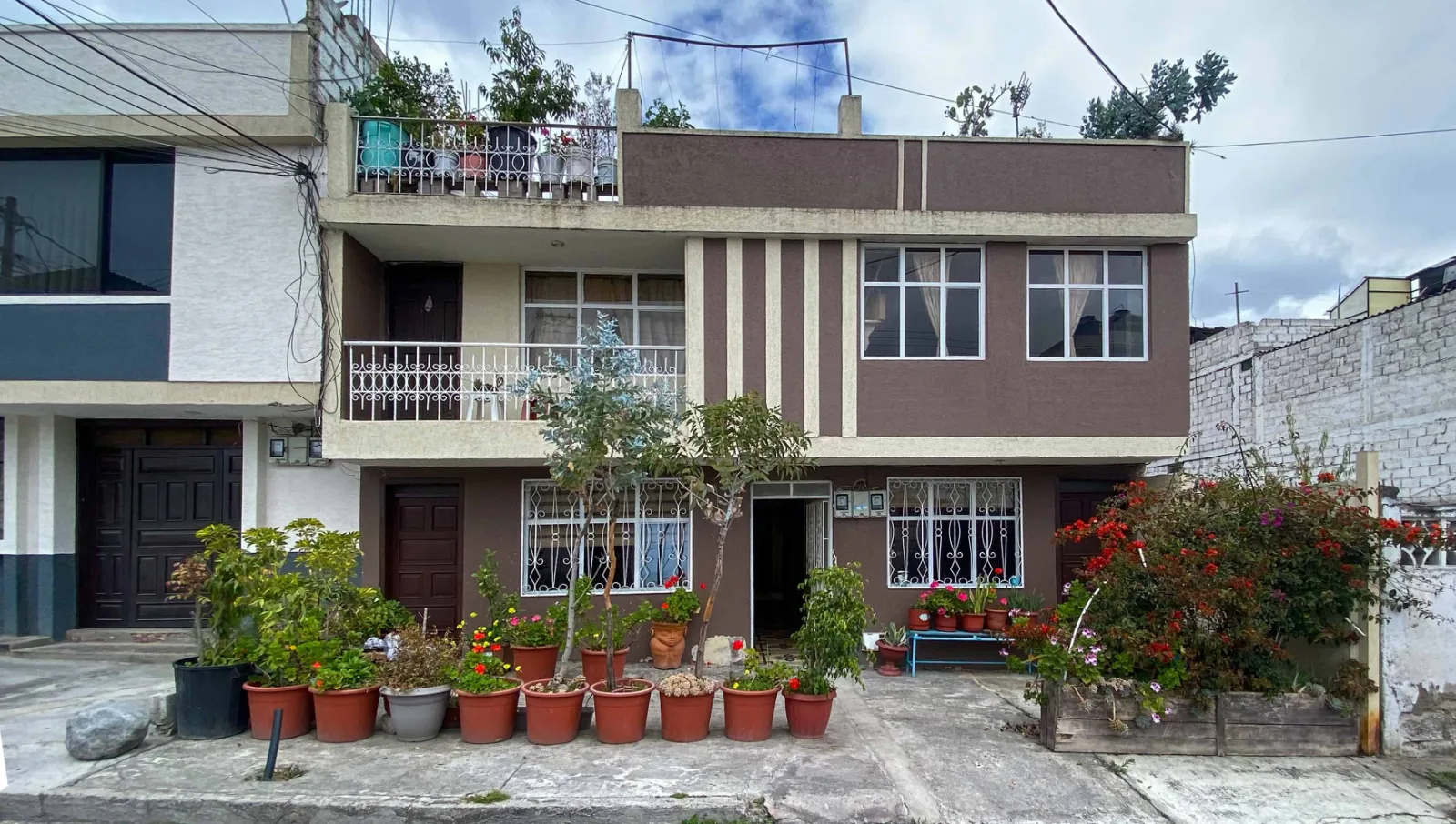 Casa Rentera detrás del Supermercado AKI
