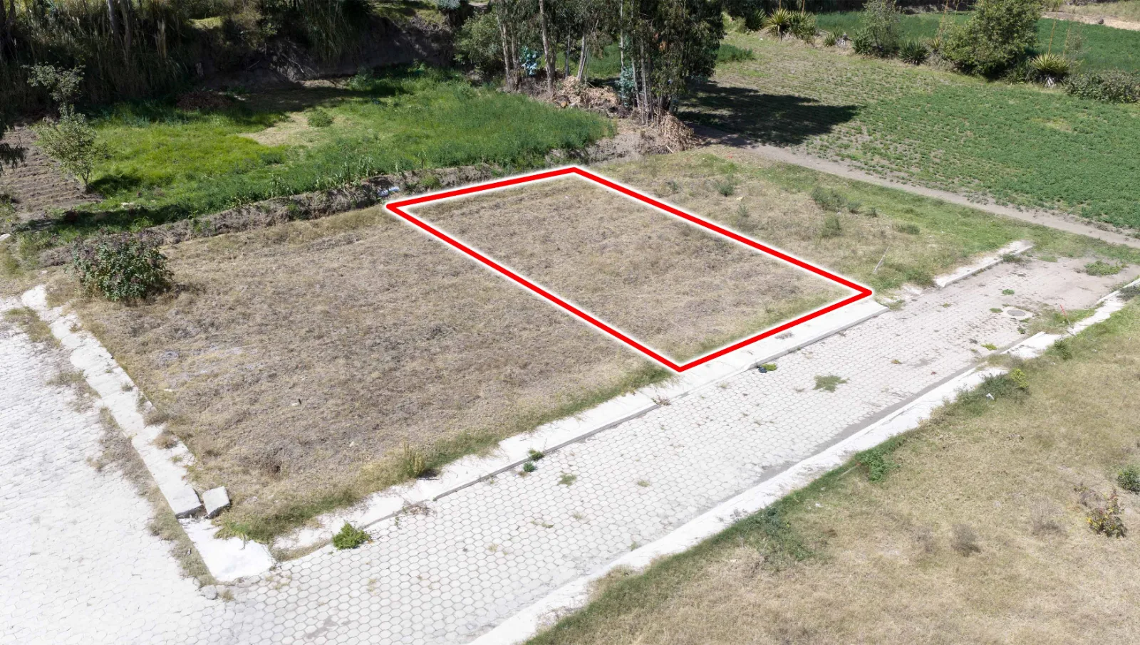 Terreno cerca a la Av. La República, sector 20 de Diciembre