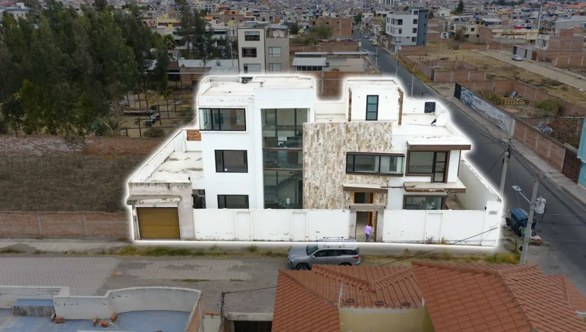 Casa esquinera sector 9 de Octubre, Parque Ecológico de Riobamba · Casas Unifamiliares en Veloz