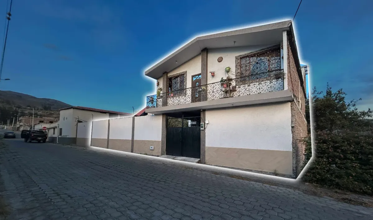 Casa en el Centro de Guano · Propiedades Comerciales en Guano