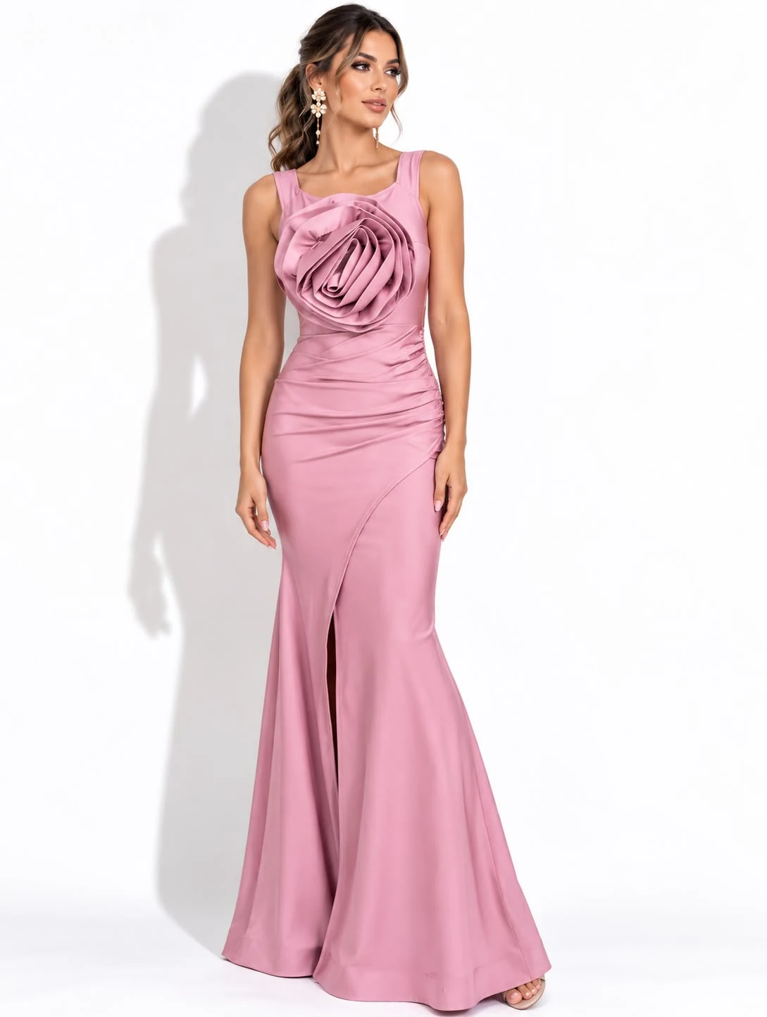 Vestido Palo de Rosa con flor en el pecho